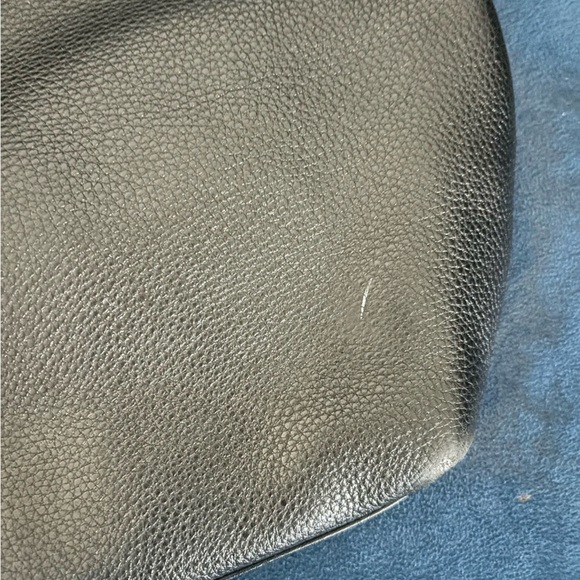 Tory Burch Meyer Plaque Pebbled Leather Tote Bag in black - Picture 11 of 15